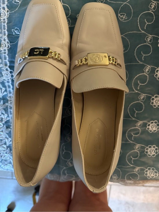 Liz Claiborne Shoes - Liz Claiborne beige heals size 8.5